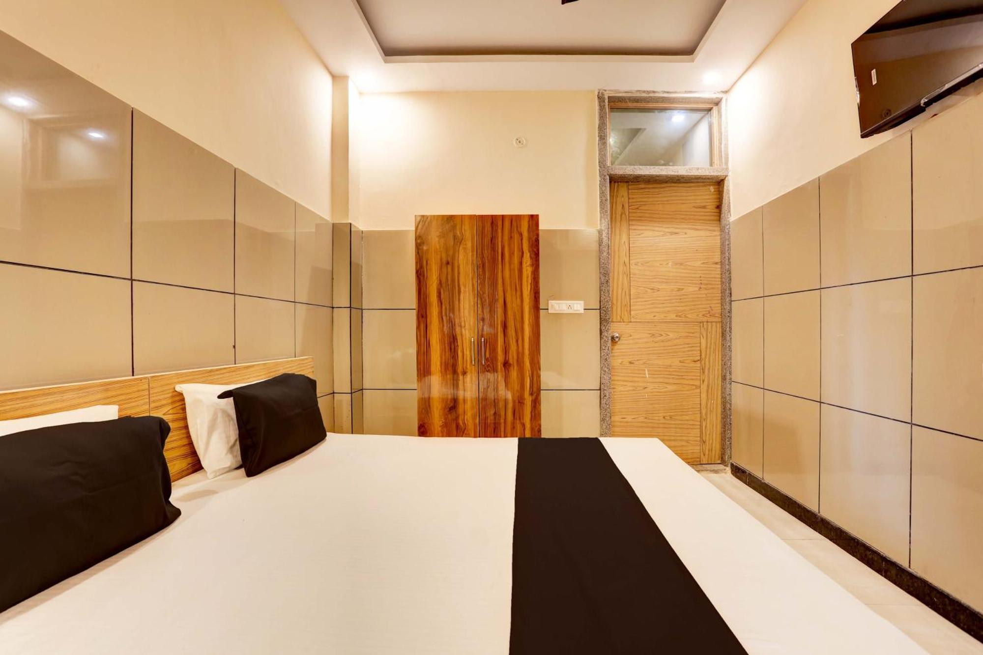 Hotel O 7 Lucknow Esterno foto