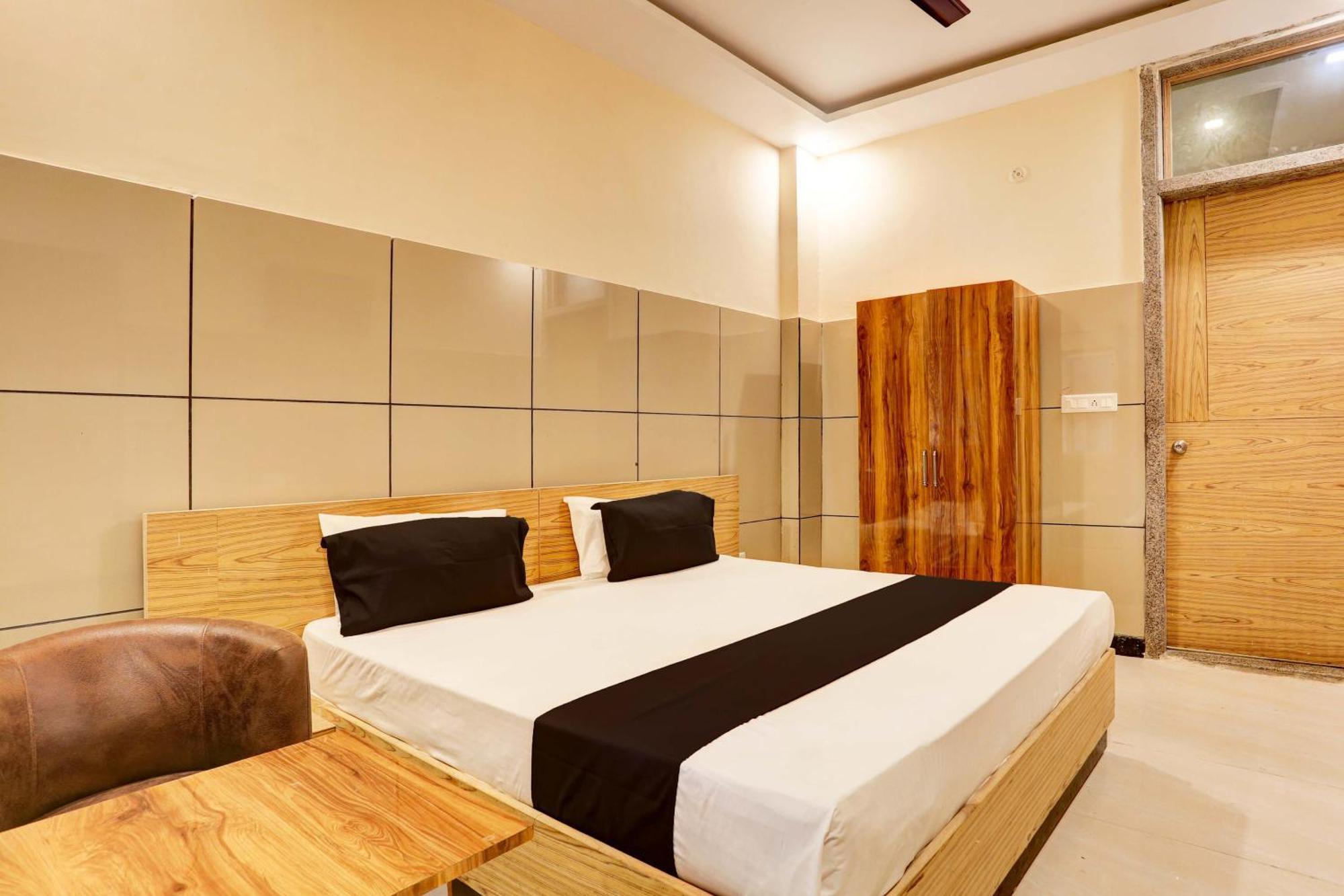 Hotel O 7 Lucknow Esterno foto