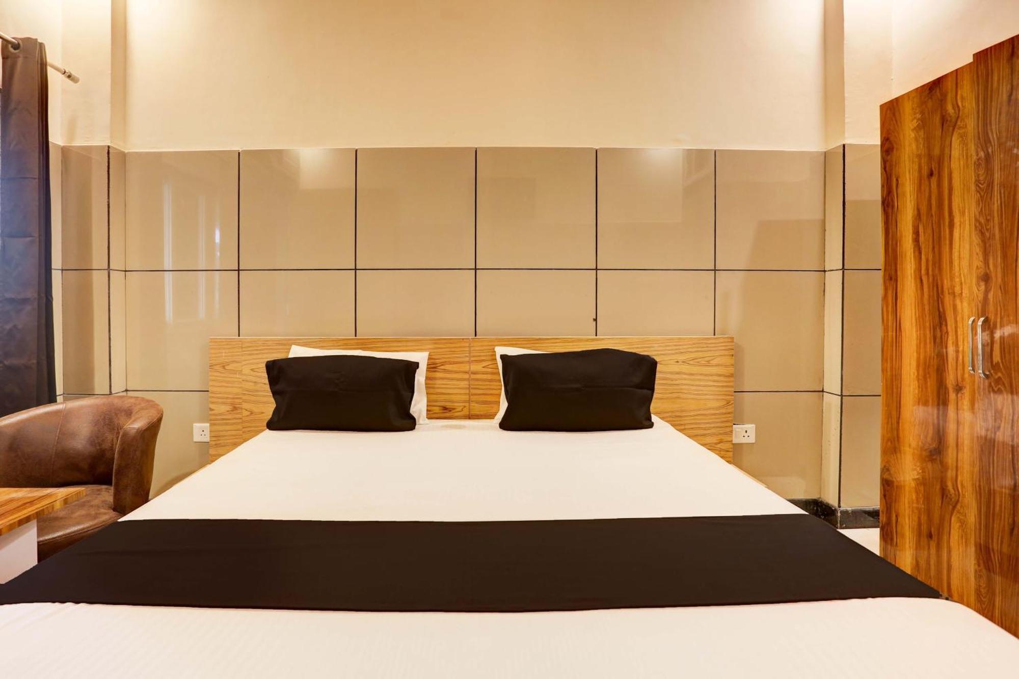 Hotel O 7 Lucknow Esterno foto